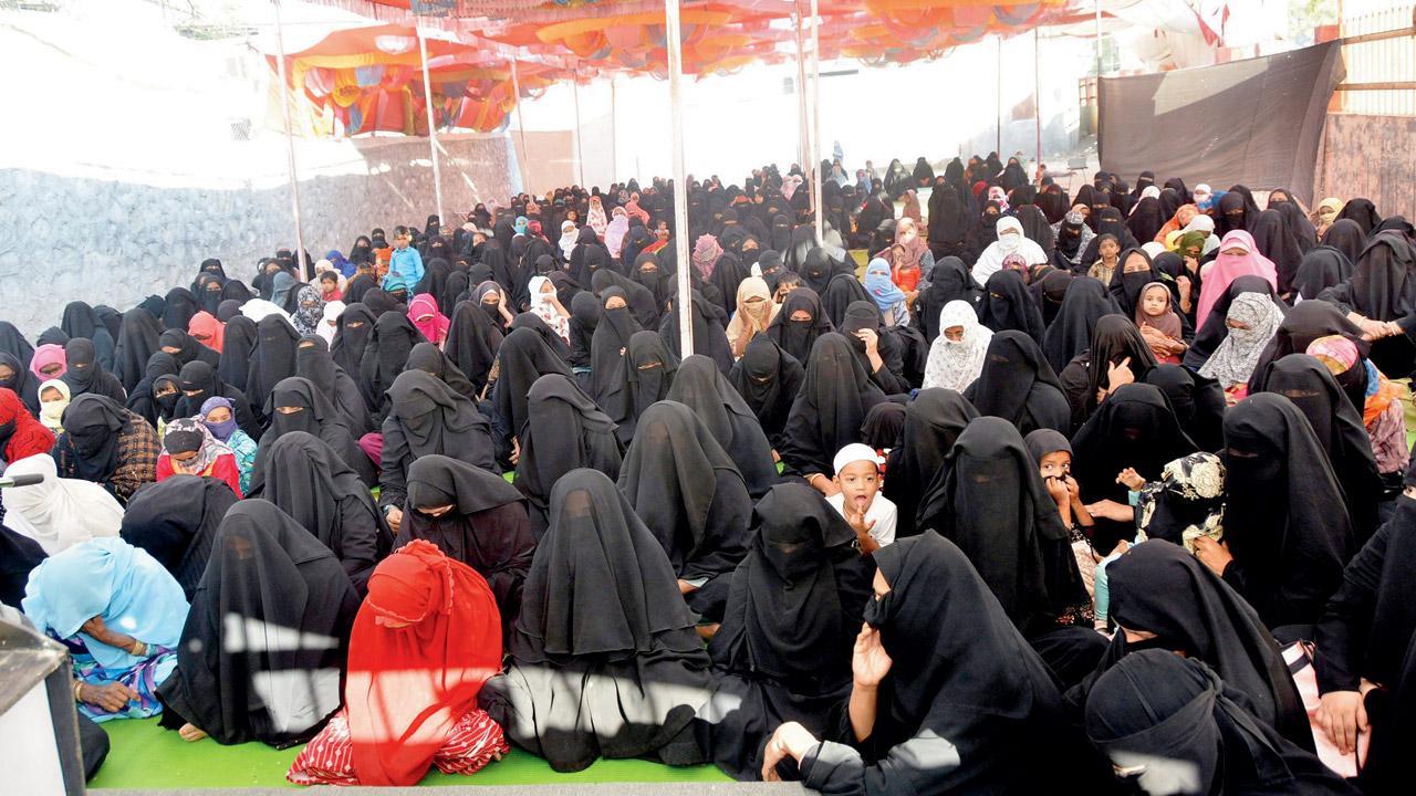 Over 25,000 Muslim women gather in Malegaon to defend the hijab