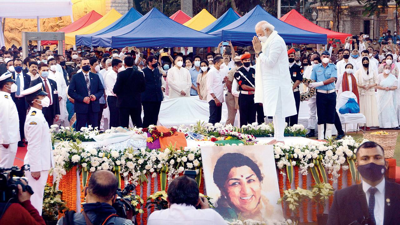 PM Narendra Modi pays his last respects to the veteran singer