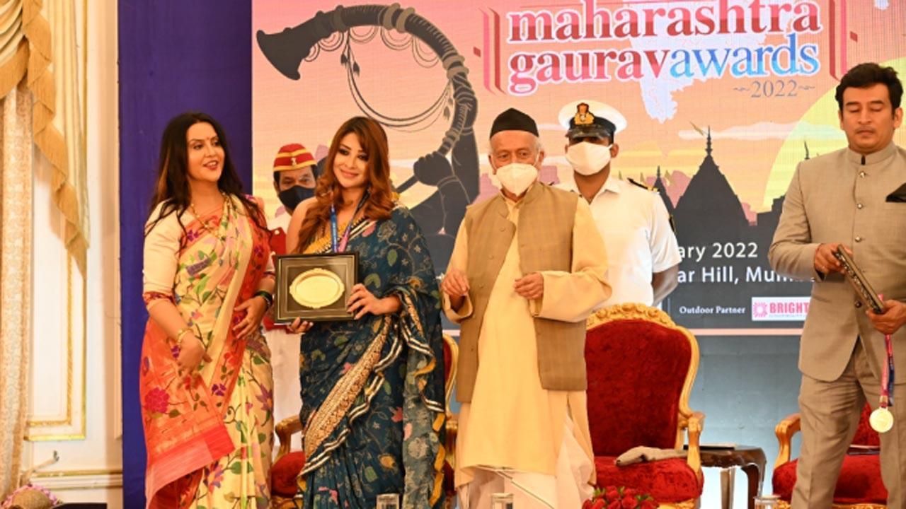 Payal Ghosh wins the Maharashtra Gaurav Award for her contribution to society and entertainment