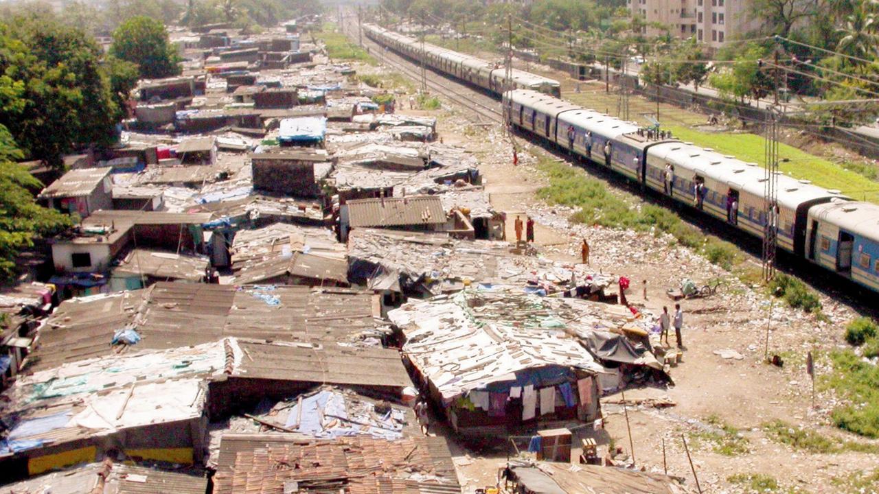 A file picture of hutments near the railway tracks between Borivli and Dahisar. Pic/Nimesh Dave
