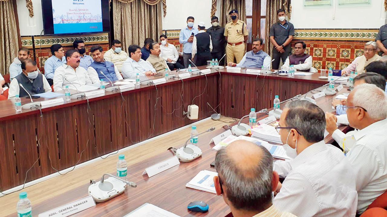 Will ensure justice to slum dwellers on railway land: MoS Raosaheb Danve