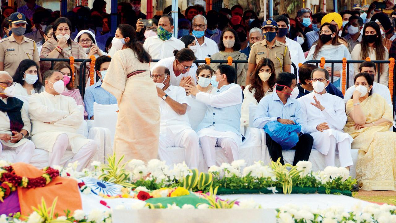 Chief Minister Uddhav Thackeray, his wife Rashmi Thackeray, NCP chief Sharad Pawar, Union minister Piyush Goyal, Chhagan Bhujbal, Sachin Tendulkar, his wife Anjali Tendulkar, actor Shah Rukh Khan were among the dignitaries who attended the funeral
