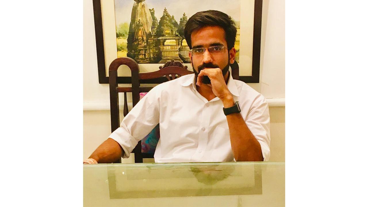 Siddharth Soni: A social worker who works for the education of underprivileged children.
