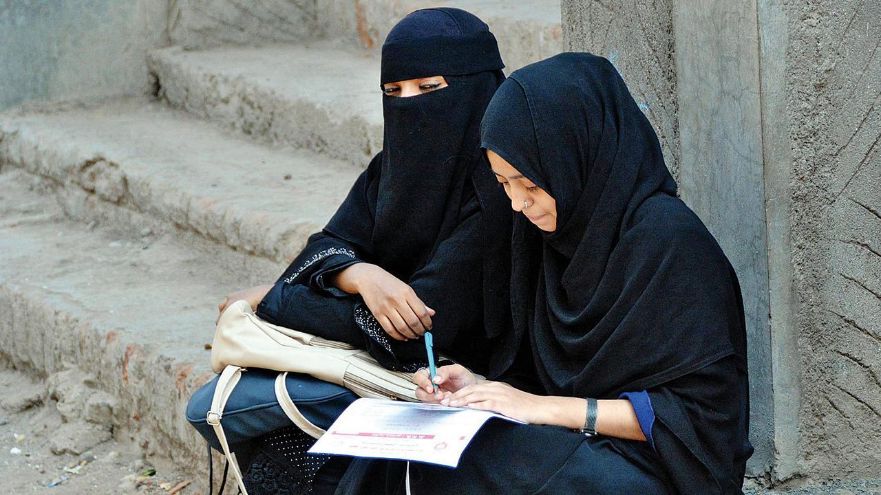 Triple challenge of the hijab
