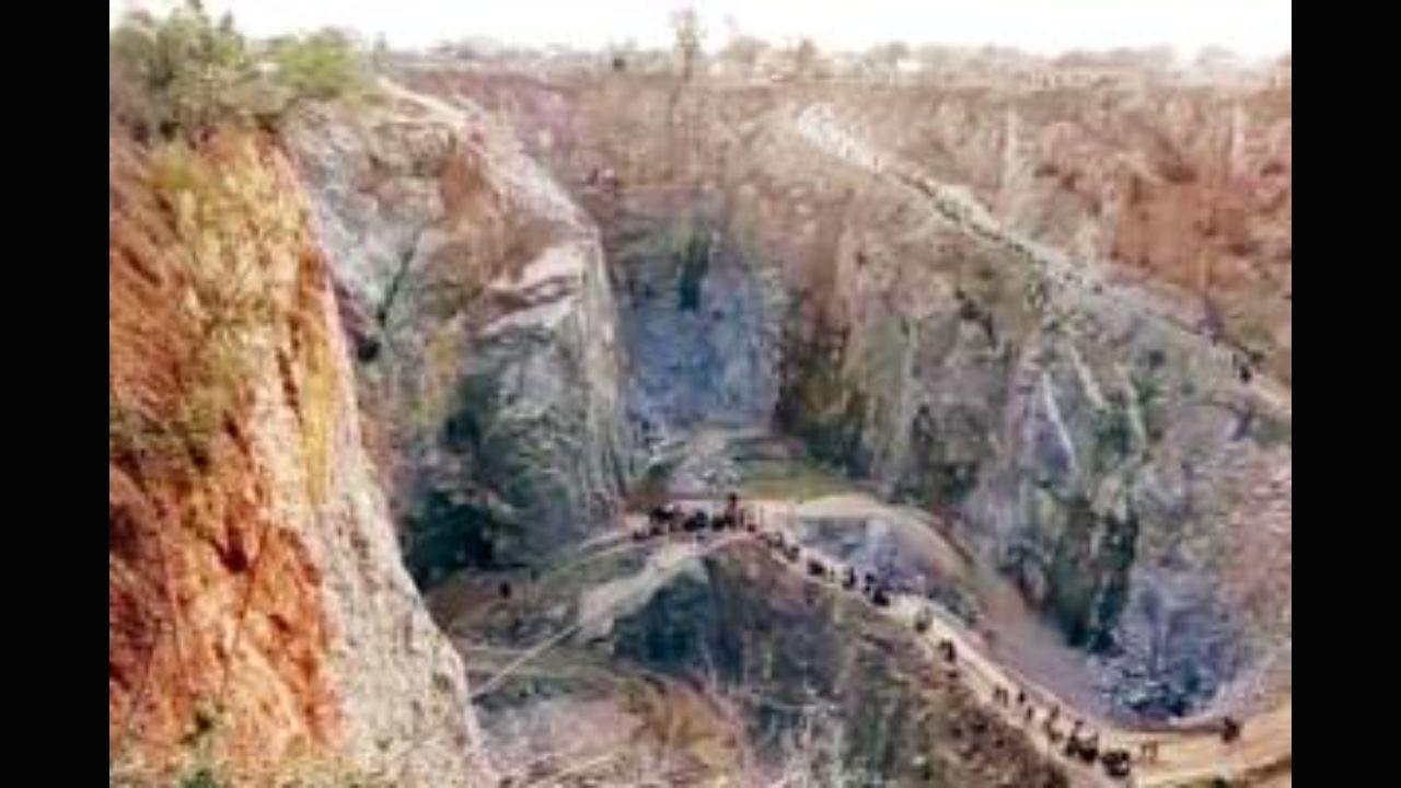 Jharkhand: 4 bodies recovered, many feared trapped as 3 abandoned coal mines collapse