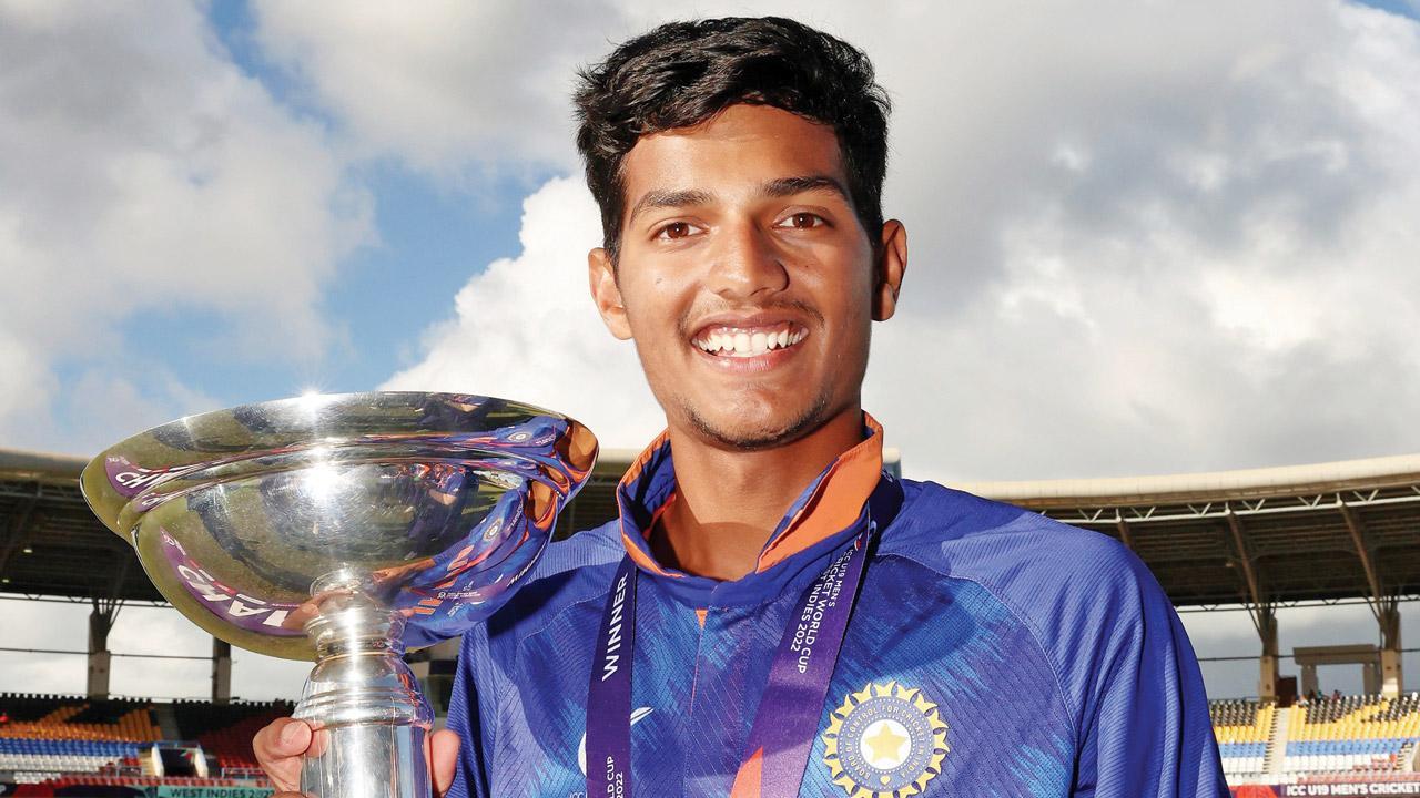 Coach Kochar warns Yash Dhull about IPL 2022 auction distraction