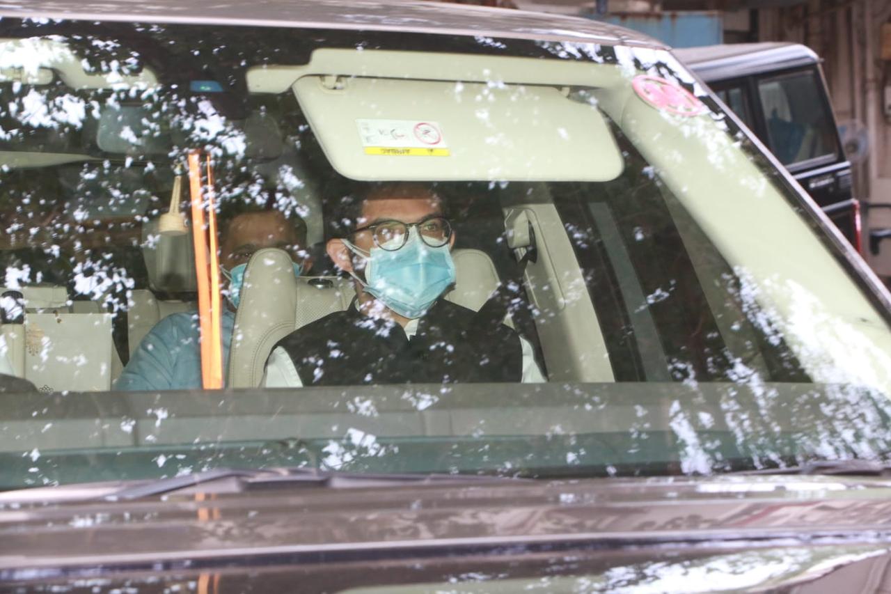 Aditya Thackeray also visited Breach Candy hospital as Lata Mangeshkar passed away earlier this morning. (picture courtesy/Yogen Shah)