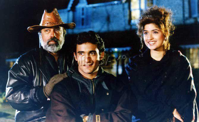 In 2001, Akshaye Khanna starred in Farhan Akhtar's cult classic Dil Chahta Hai. This film was a turning point in his career. He also won the Filmfare Award for Best Supporting Actor for his performance in the movie.
Pictured: Akshaye Khanna and Anjala Zaveri on the sets of Himalay Putra with director Pankaj Parashar