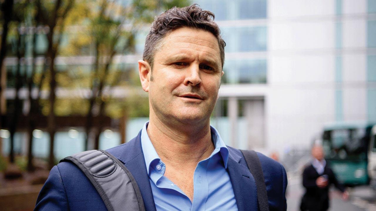 Chris Cairns diagnosed with bowel cancer