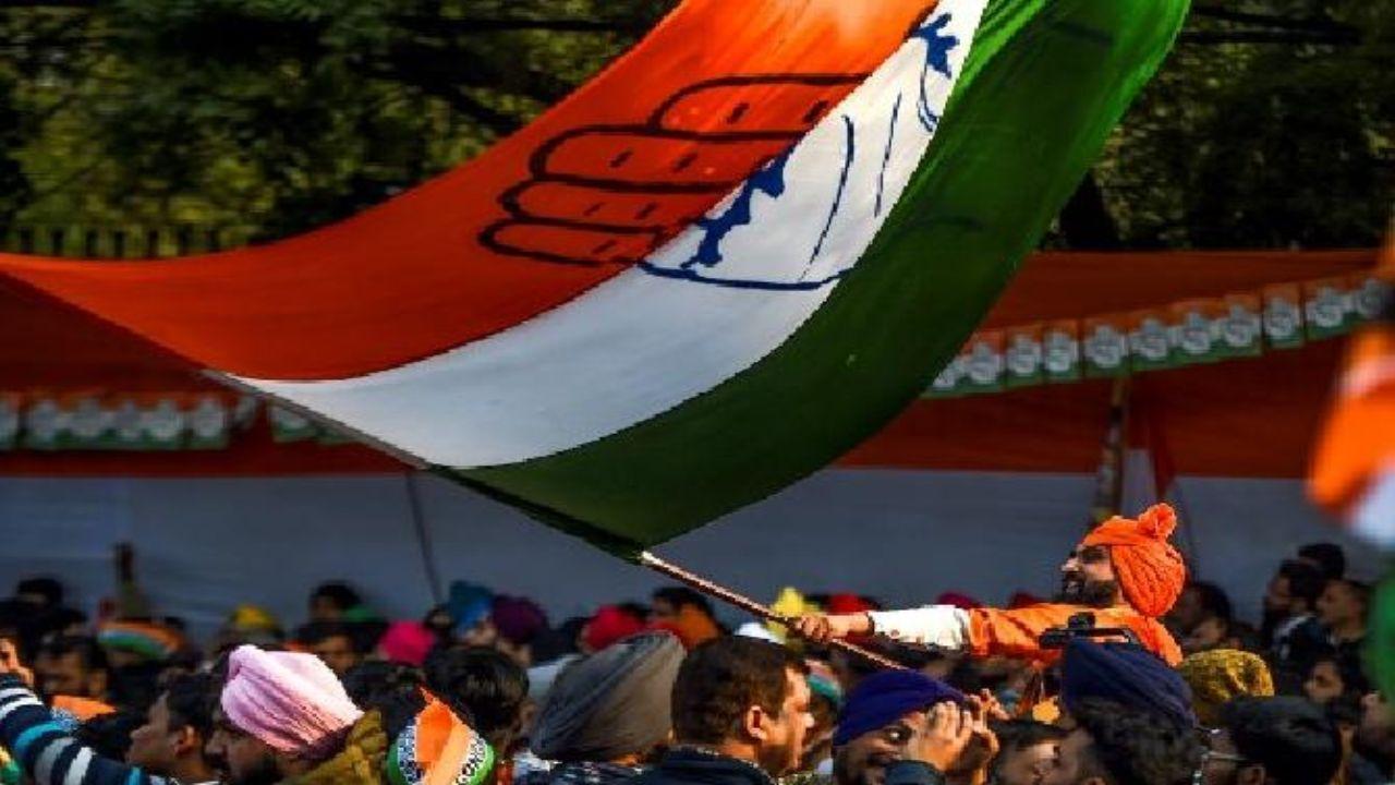 Mumbai Congress protests near BJP MP's office in Mulund