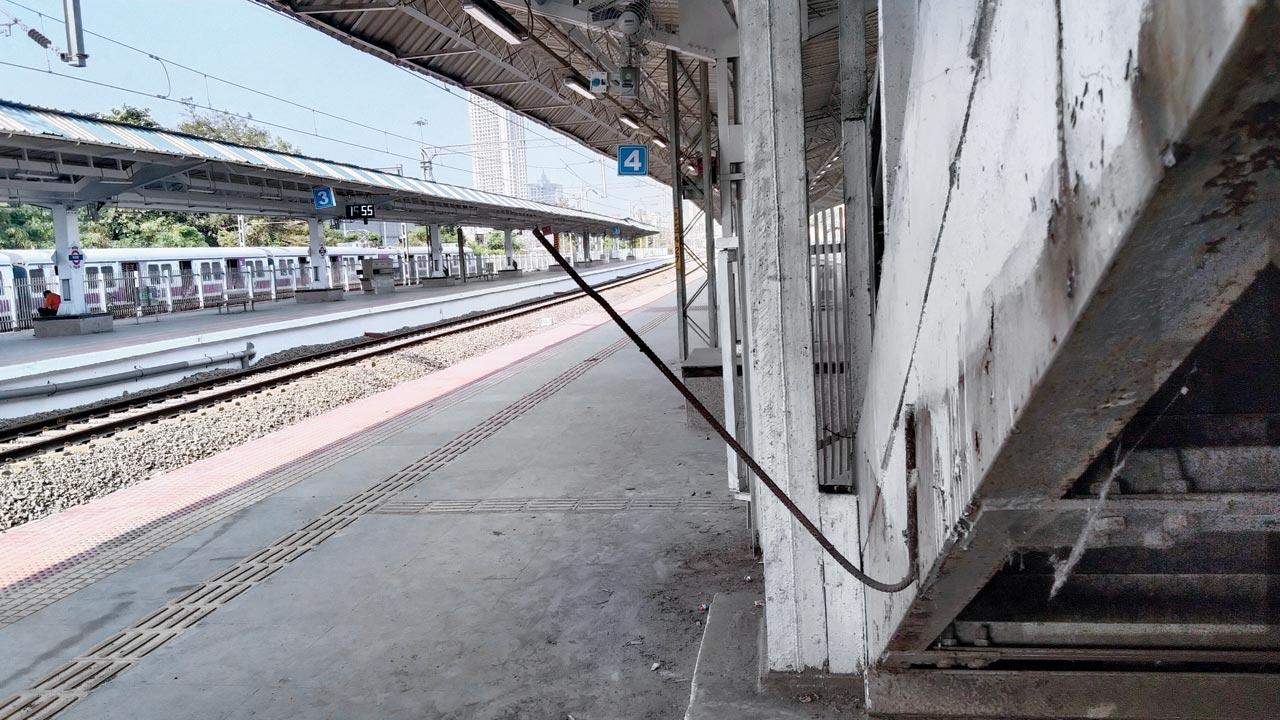 A rod juts out on platform no. 4 at the new Kalwa station
