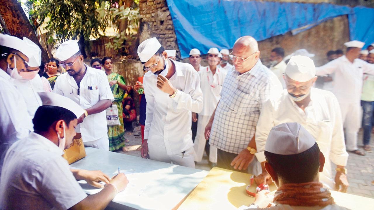 Dabbawalas in Mumbai to go digital post Covid-19