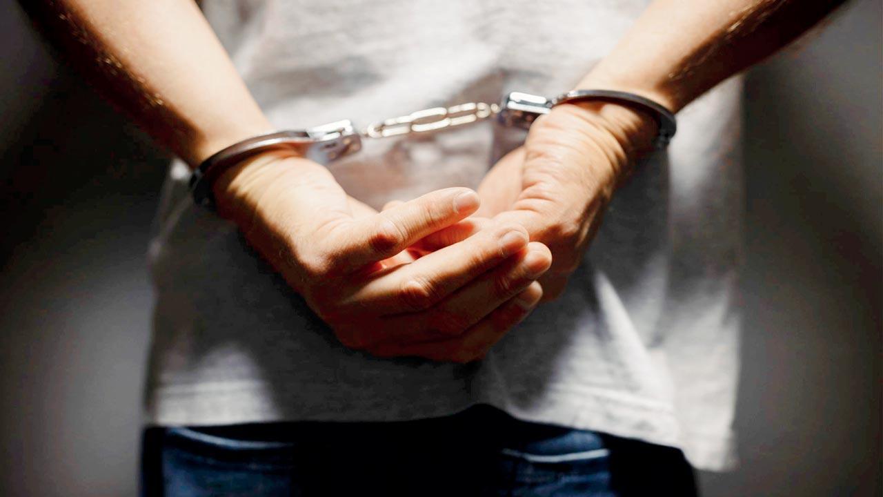 Mumbai crime: Duo opens bank accounts using fake papers, held