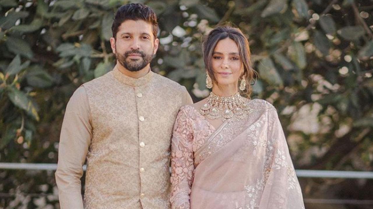 Farhan Akhtar-Shibani Dandekar treat fans to pictures from their civil wedding