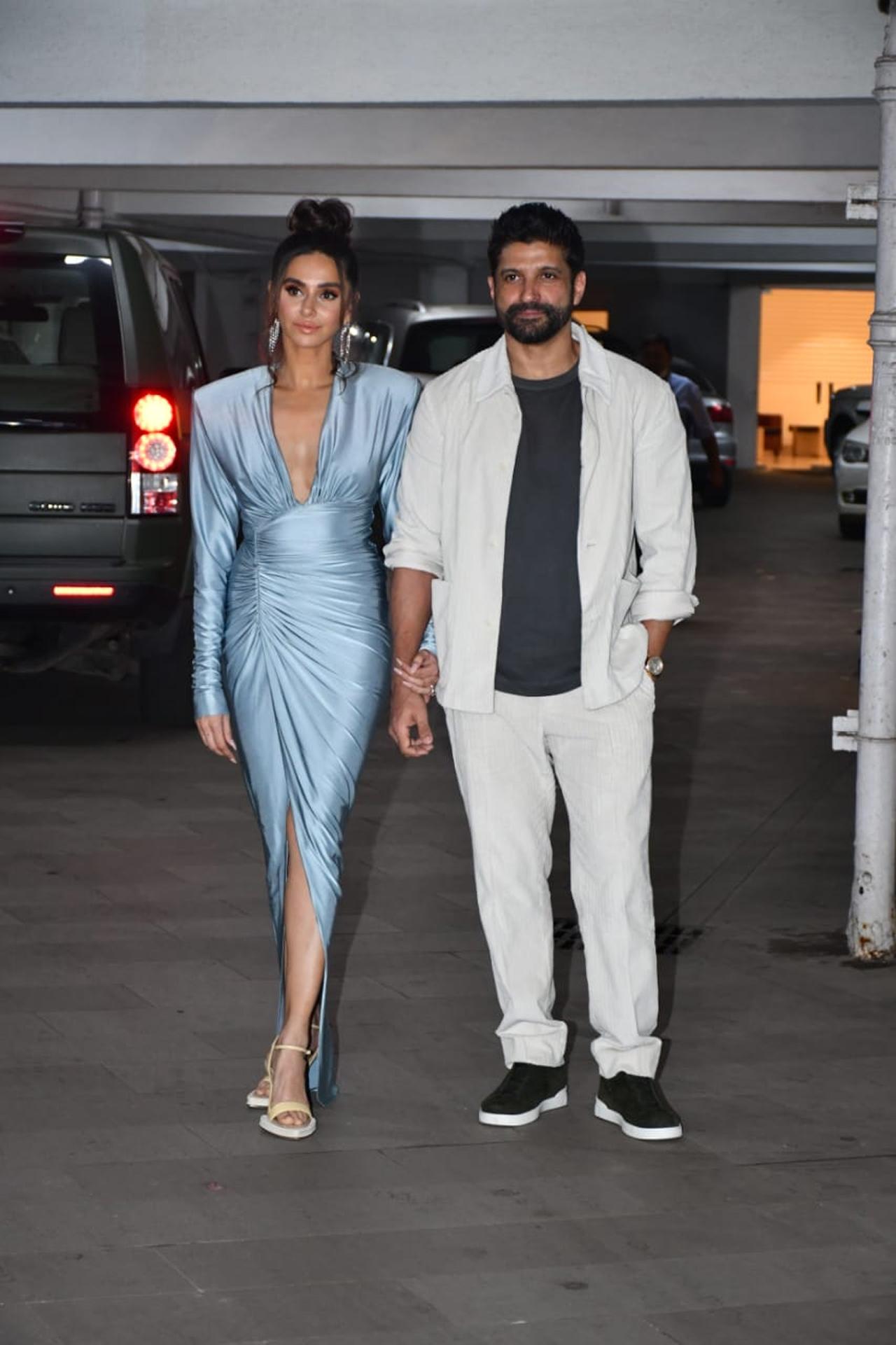 It's a revelling Thursday night for Bollywood stars as they attended Farhan Akhtar-Shibani Dandekar's wedding bash hosted by producer Ritesh Sidhwani. Speaking of the new bride and groom, they made a captivating entry at the bash holding each other's hands. Shibani was dressed for the occasion in a blue gown while Farhan joined her in casuals. The two got married on February 19 after dating for almost four years.