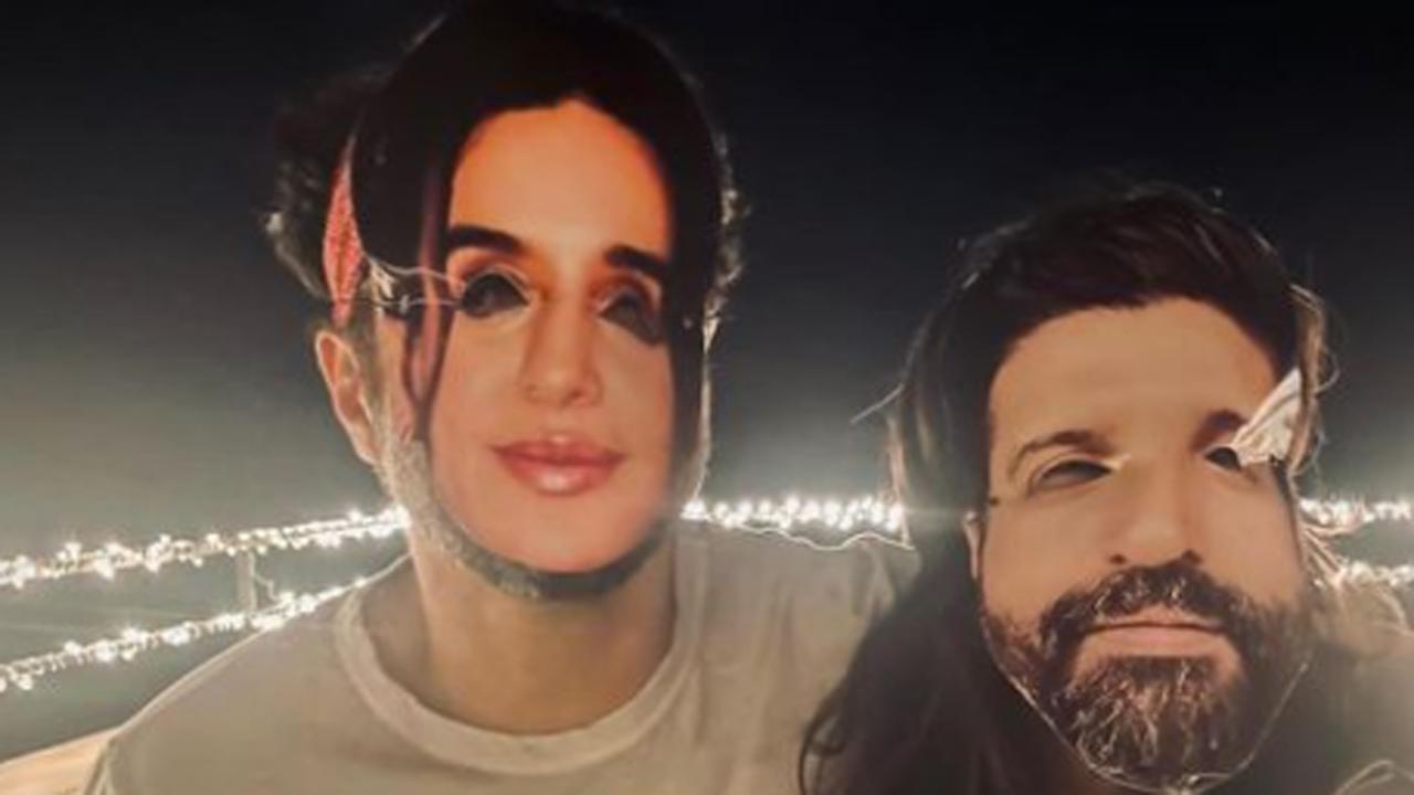 Farhan Akhtar shares hilarious 'couples look alike' photo with Shibani Dandekar on Valentine's Day