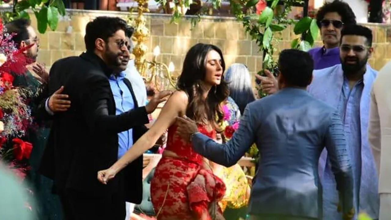 'Two peas in a pod': Shibani Dandekar applies henna on Farhan Akhtar's palm