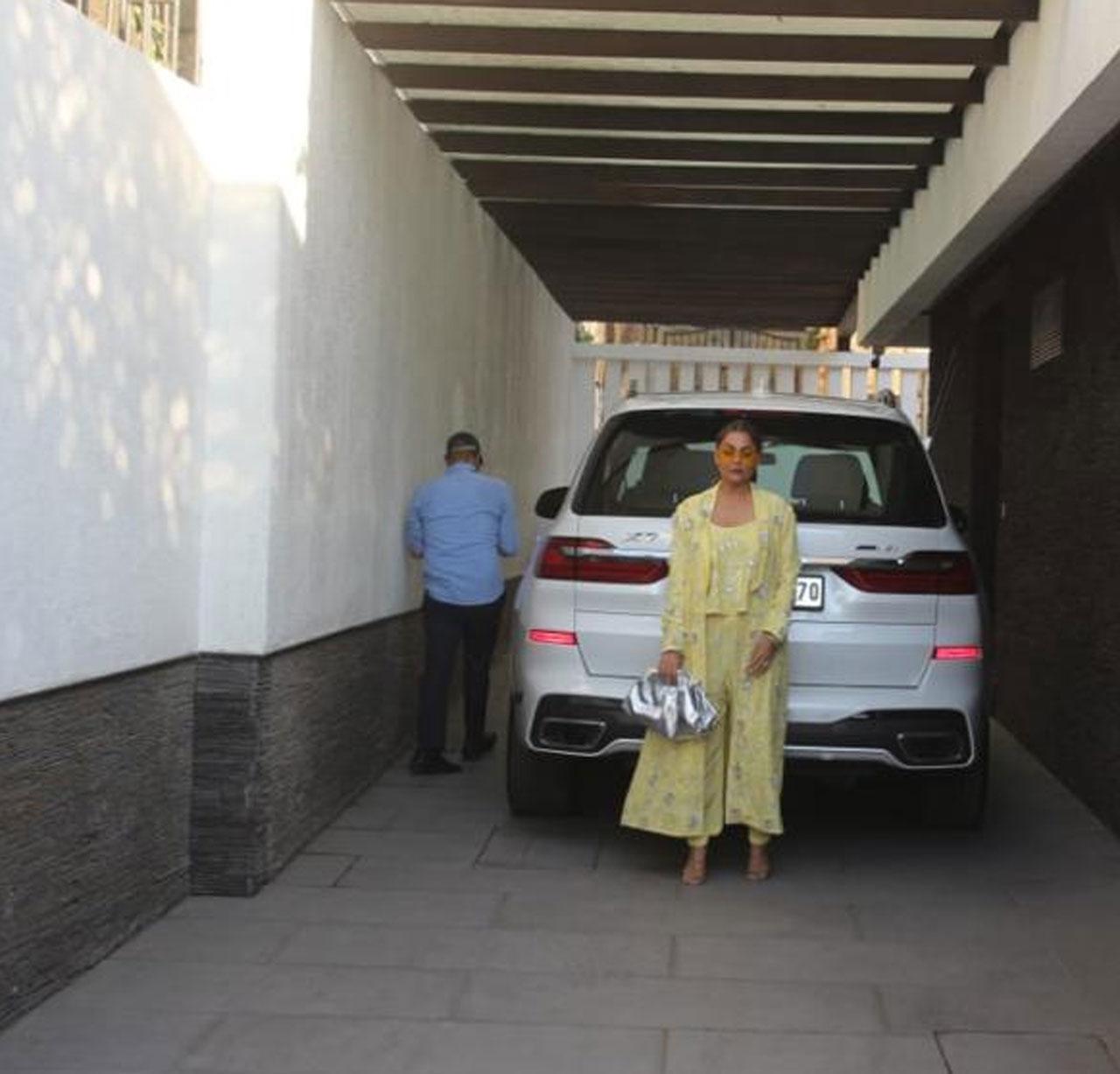 Amrita Arora aced her outfit for the day as she arrived in full style for the Mehendi. The actress tested positive for Covid-19 back in December along with Kareena Kapoor Khan after which their buildings were sealed. Amrita Arora aced her outfit for the day as she arrived in full style for the Mehendi. The actress tested positive for Covid-19 back in December along with Kareena Kapoor Khan after which their buildings were sealed.