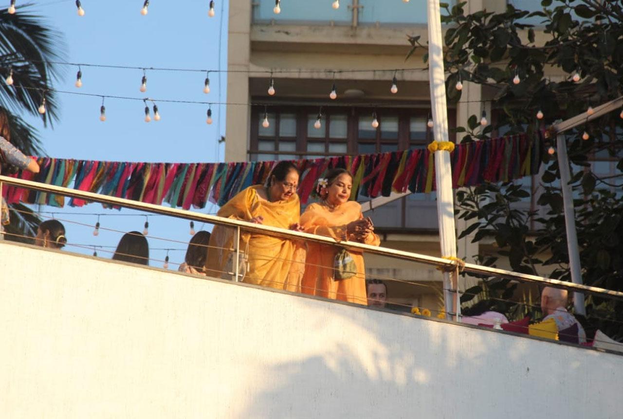 Veteran actress and Farhan Akhtar`s mother Shabana Azmi was looking all gung-ho about the Mehendi ceremony. The actress was looking gorgeous in her tradional attire. It was Javed Akhtar who broke the news of his son`s wedding a few weeks back. Veteran actress and Farhan Akhtar`s mother Shabana Azmi was looking all gung-ho about the Mehendi ceremony. The actress was looking gorgeous in her tradional attire. It was Javed Akhtar who broke the news of his son`s wedding a few weeks back.