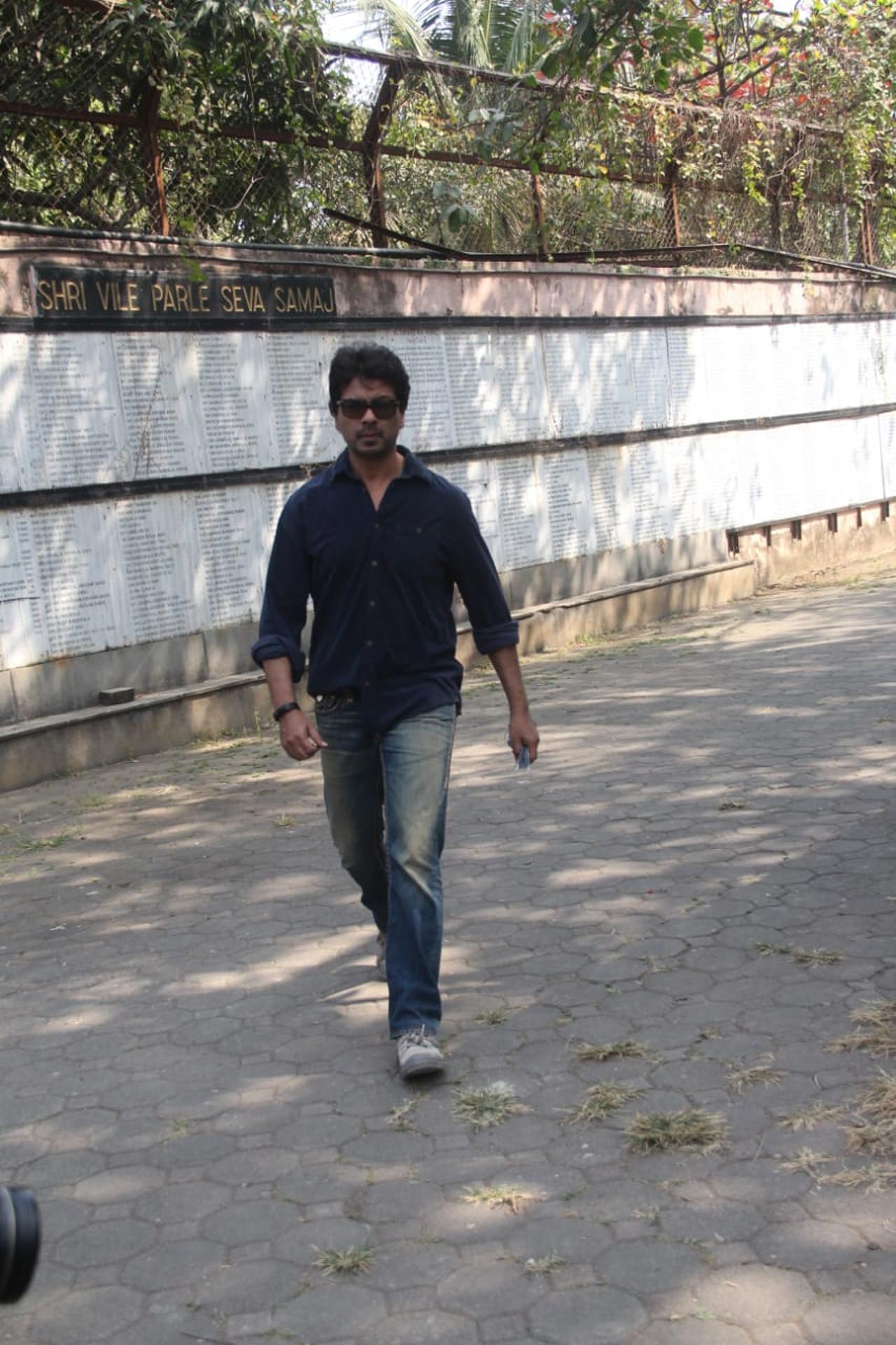 Producer Nikhil Dwivedi also attended the last rites ceremony in Mumbai.