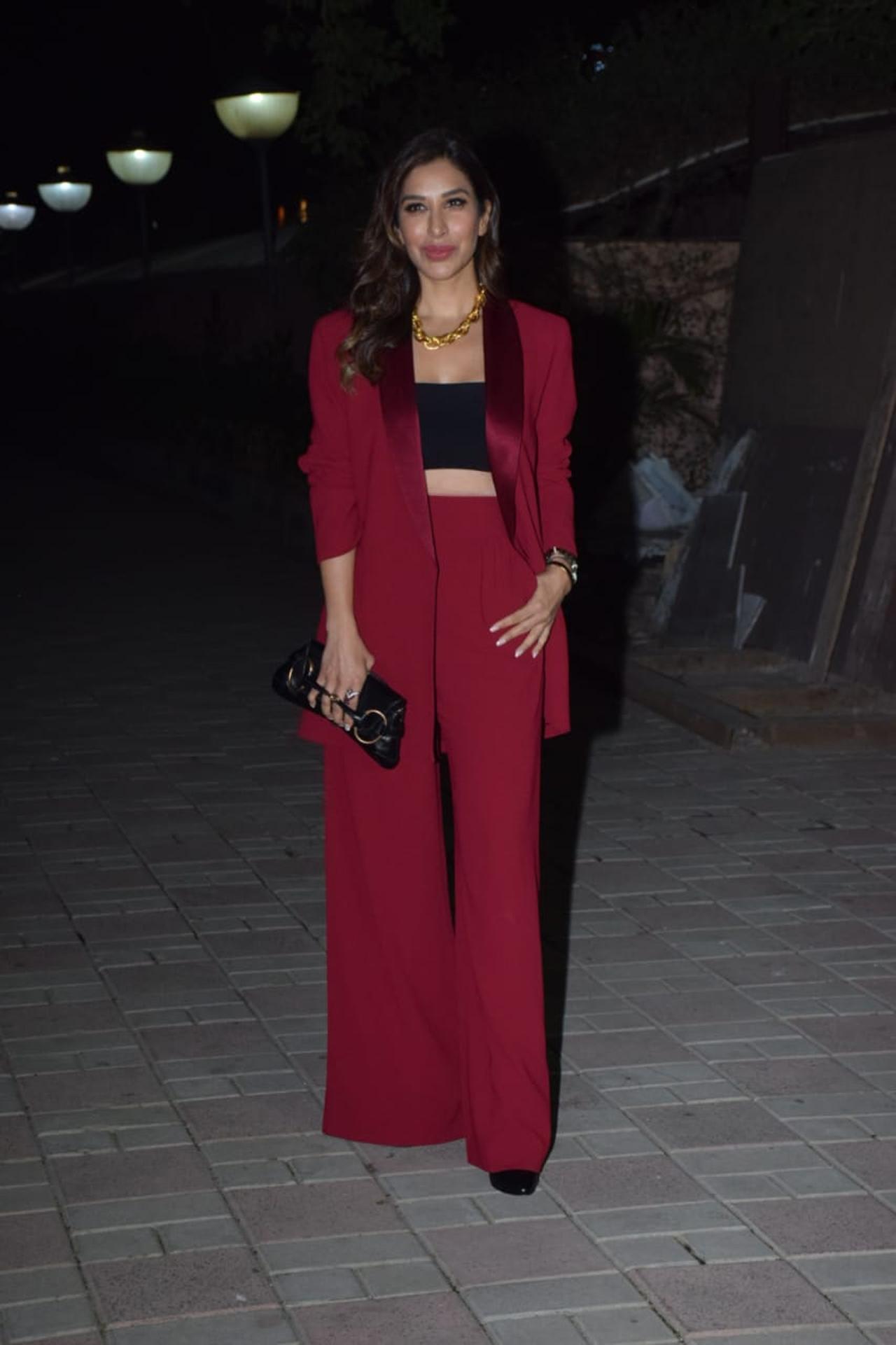 Sophie Choudry, who turned a year older a few days ago, opted for a burgundy pantsuit, as she attended the special screening of Deepika Padukone, Siddhant Chaturvedi-starrer.