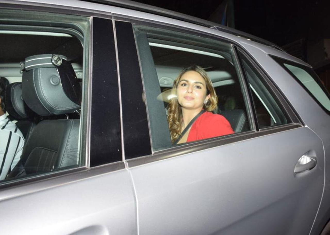 Huma Qureshi also arrived in a radiant, ravishing red outfit. She has a special song in Bhansali's film. She recently visited a single-screen cinema to check the response to her film Valimai, along with Boney Kapoor.