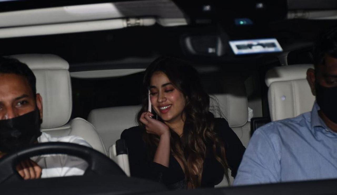 Newbie Janhvi Kapoor was all smiles but this was because of someone's phone call. The actress was busy talking to someone. Talking about the film, a bench of the Supreme Court ordered while deciding to hear the plea of Babuji Rawji Shah, who claims to be the adoptive son of Gangubai, against the Bombay High Court's order declining him various reliefs such as interim stay on the release of the movie.