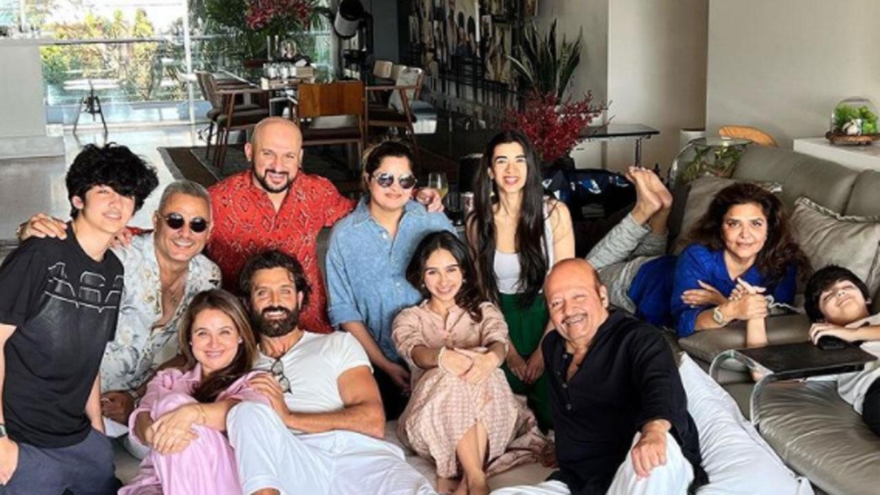 Hrithik Roshan's rumoured girlfriend Saba Azad bonds with actor's family over lunch