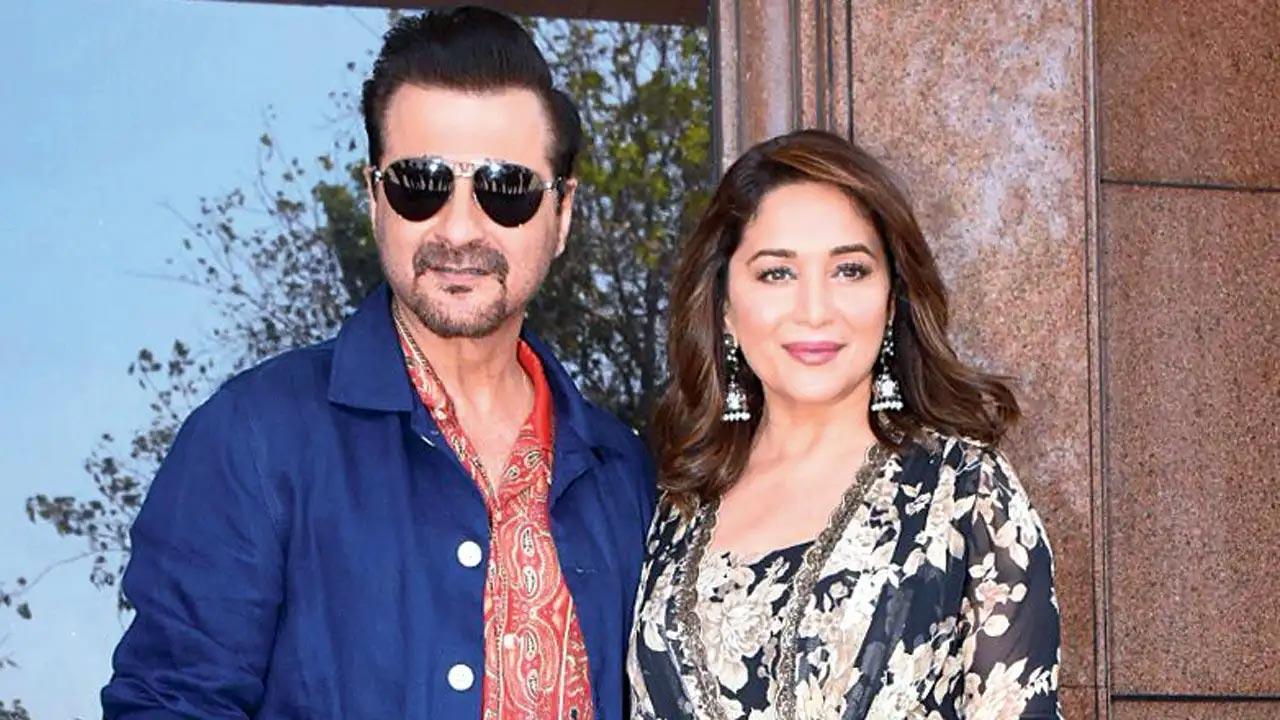 Madhuri Dixit, Sanjay Kapoor recreate their 'Raja' chemistry on 'The Kapil Sharma Show'