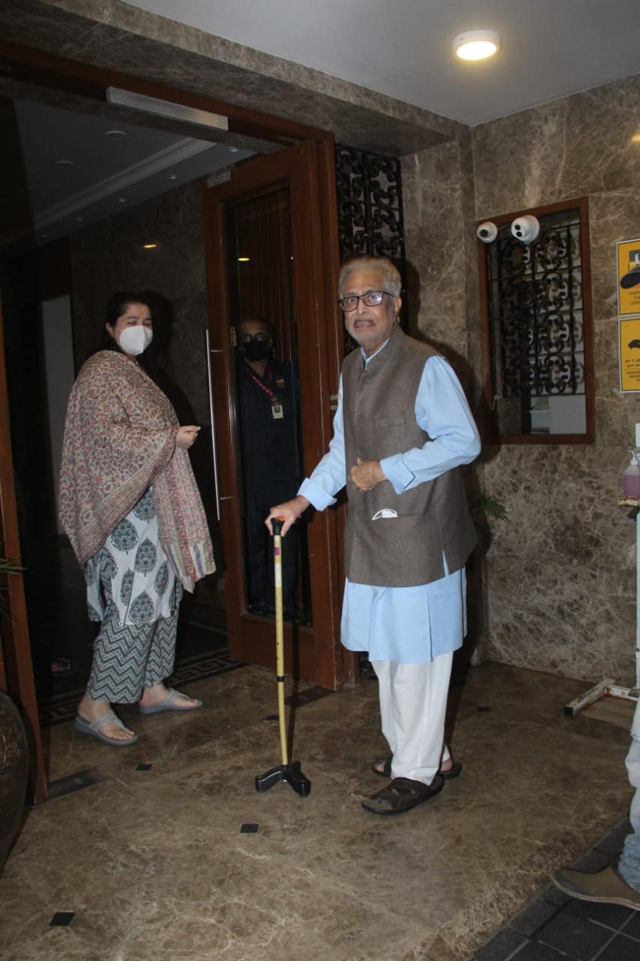 For the unversed, after previously recovering from COVID-19 and pneumonia, Mangeshkar was once again put on ventilator support as her condition worsened on Saturday.