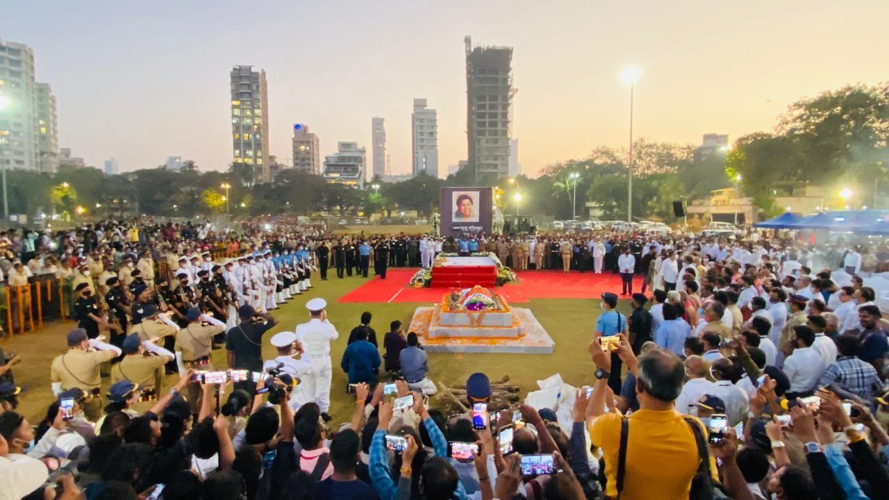 Amid heavy security, Lata Mangeshkar's mortal remains were brought to Shivaji Park for last rites. Pic/Satej Shinde
