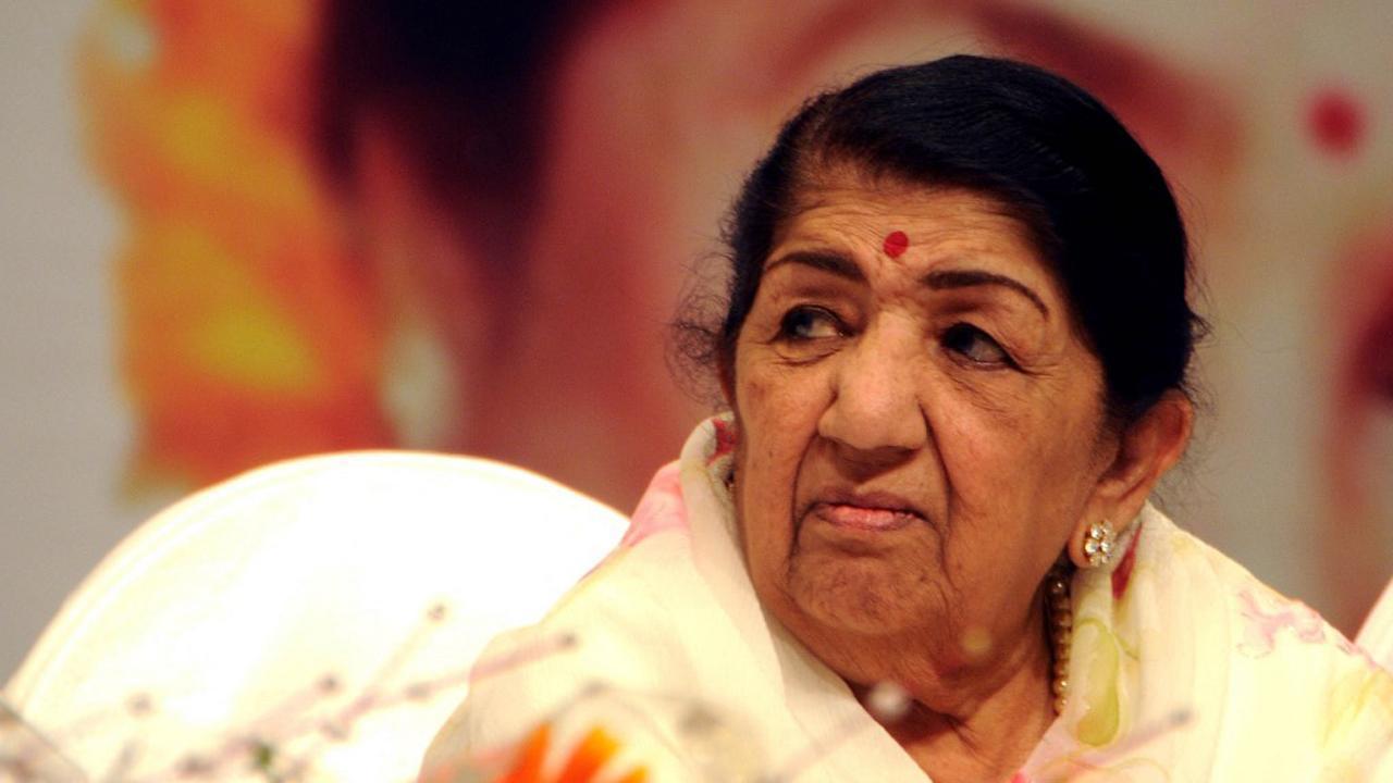 Asha Bhosle on Lata Mangeshkar's health: The doctor has said that she is stable now