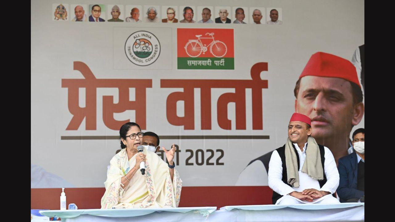 Uttar Pradesh will see one-on-one fight between BJP, SP with Akhilesh Yadav winning: Mamata Banerjee