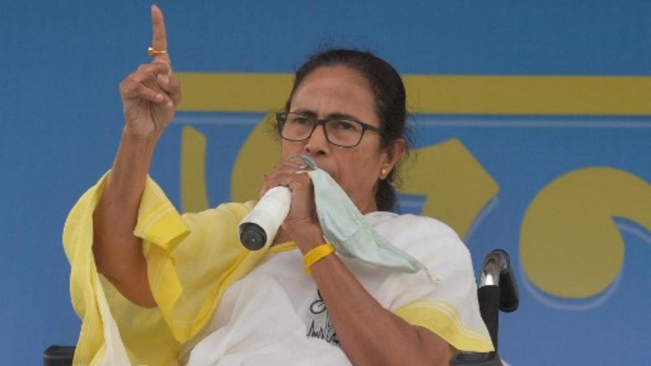 WB CM Mamata Banerjee publicly asks Purba Medinipur SP if he is getting instructions from Guv Dhankhar