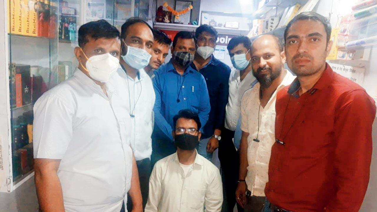 Mumbai crime: Mobile dealer held for forging RT-PCR reports, vaccination certificates