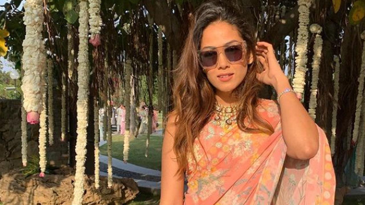 'Sari not sorry,' shares Mira Kapoor as she drapes floral chiffon saree for a family wedding