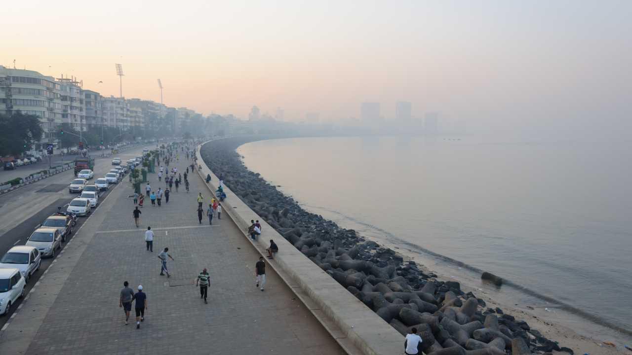 Mumbai's air 'moderately polluted' with AQI 140: Report