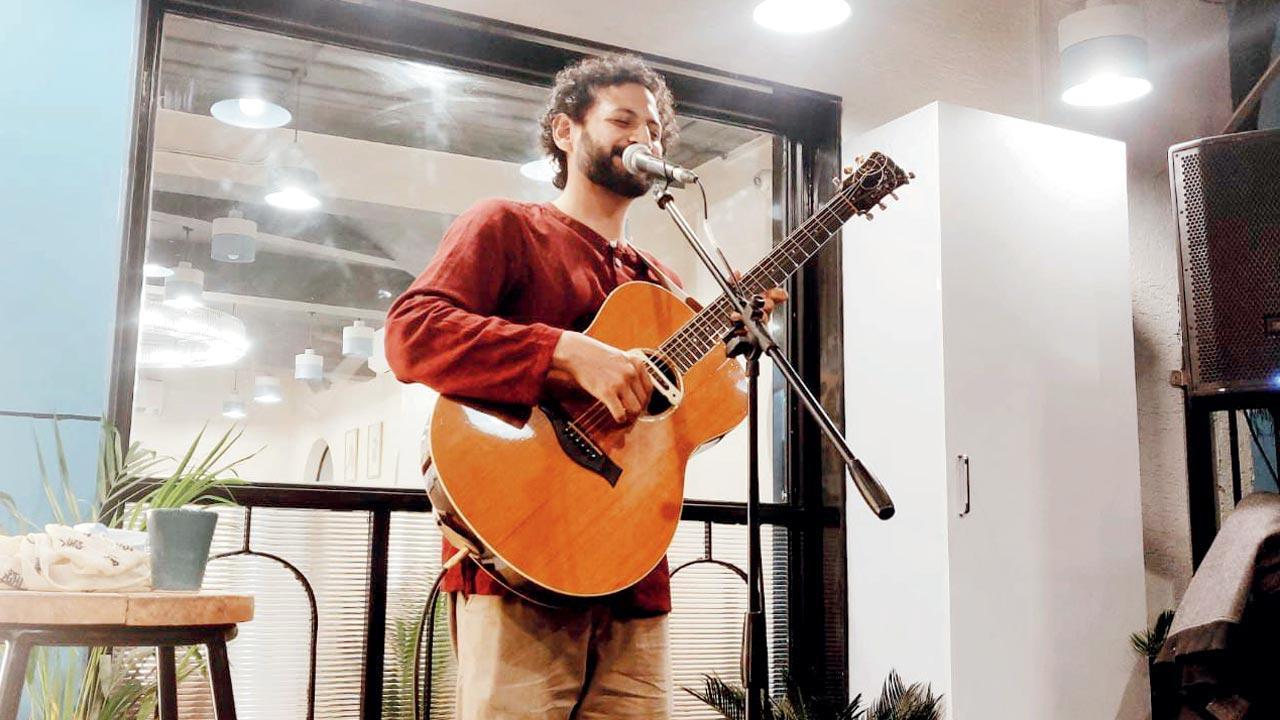 Songs from a cafe