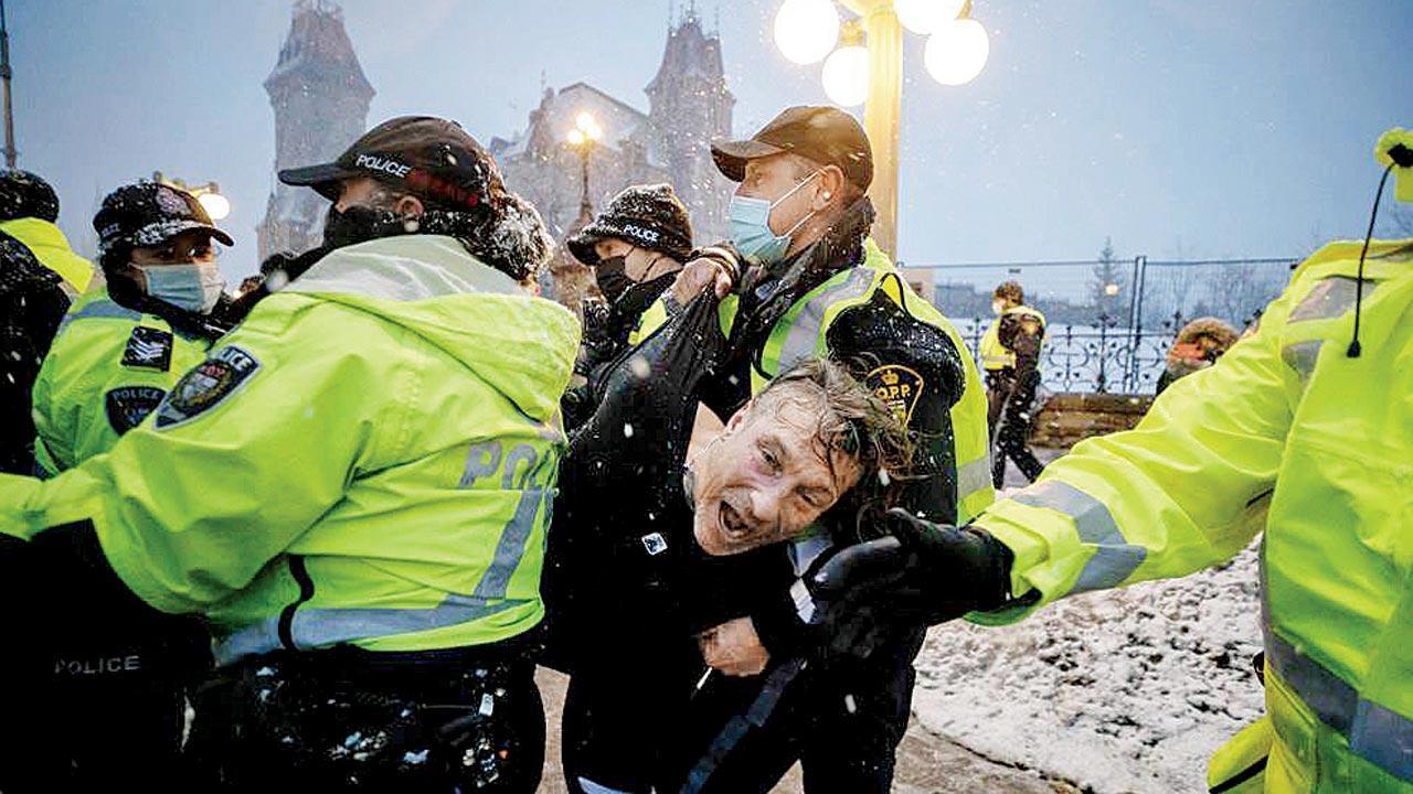 Police start arresting protesters in Ottawa