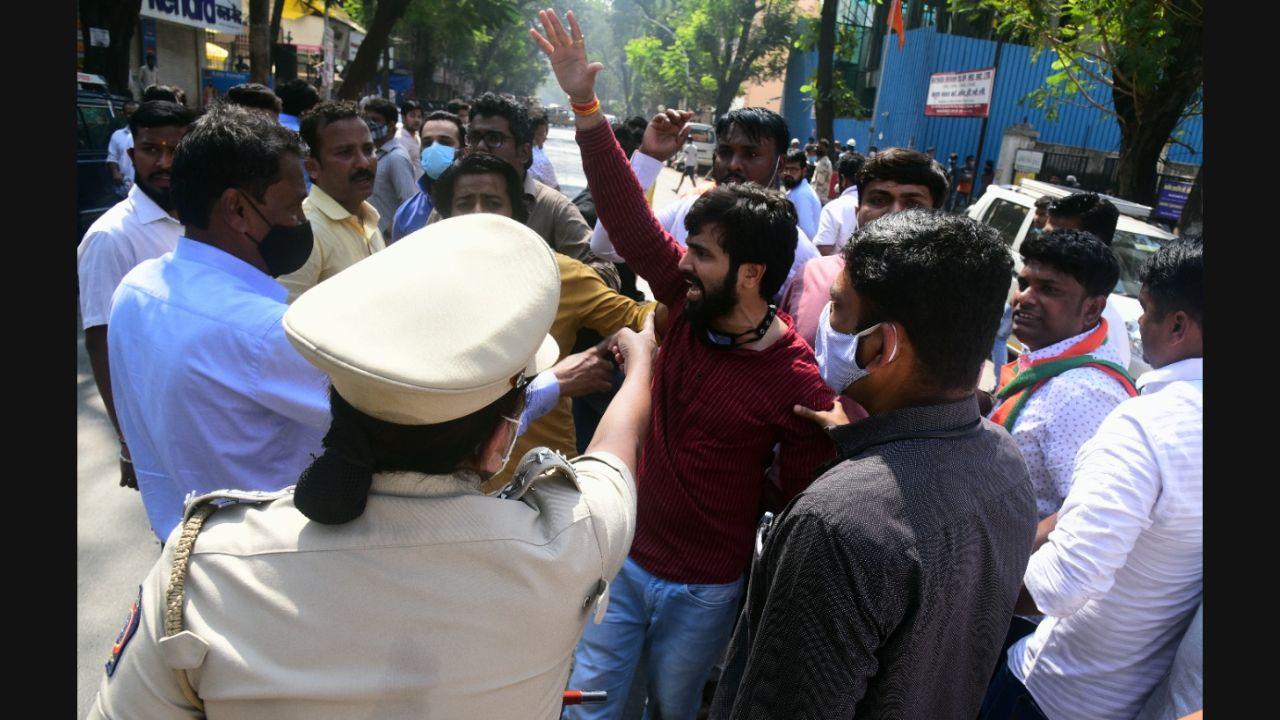Mumbai Youth Congress President Zeeshan Siddique and Maharashtra BJP Vice President Prasad Lad clashed on the street with the activists