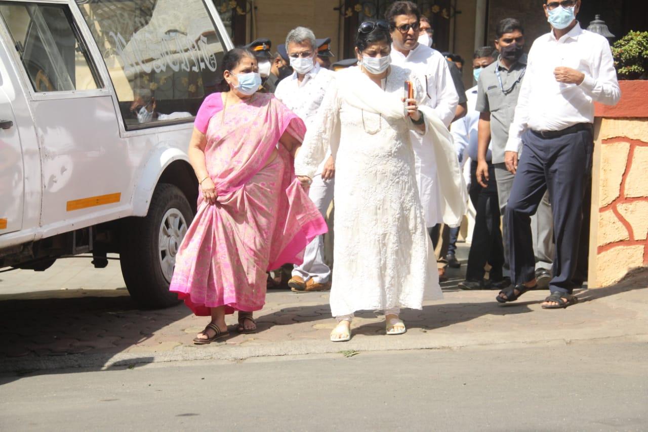 Sharmila Thackeray and Kunda Thackeray, Raj Thackeray's wife and mother, were snapped at Lata Mangeshkar's home who arrived to offer their condolences.