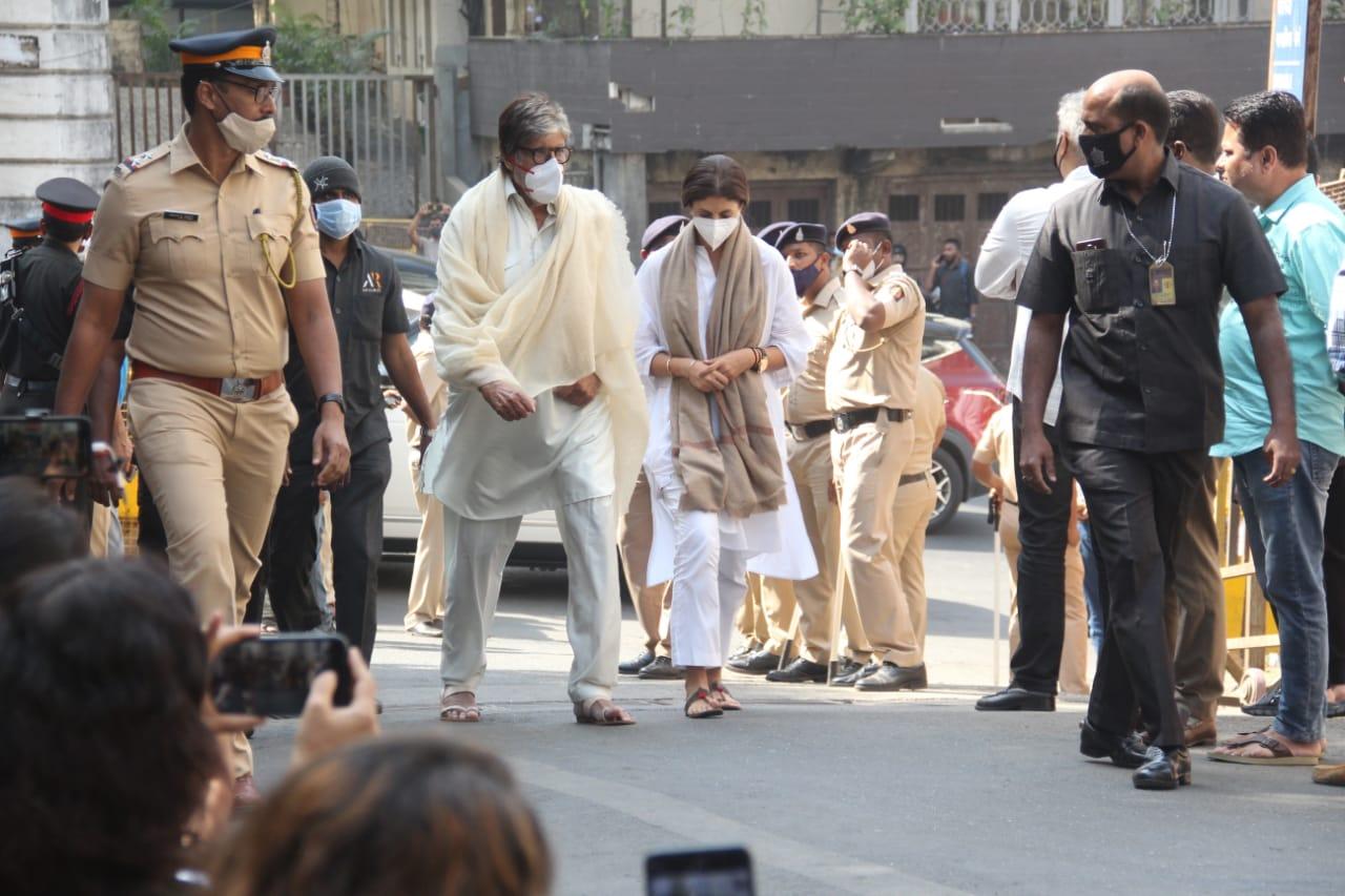 Amitabh Bachchan and his daughter Shweta Bachchan at Lataji's residence to pay last respects.