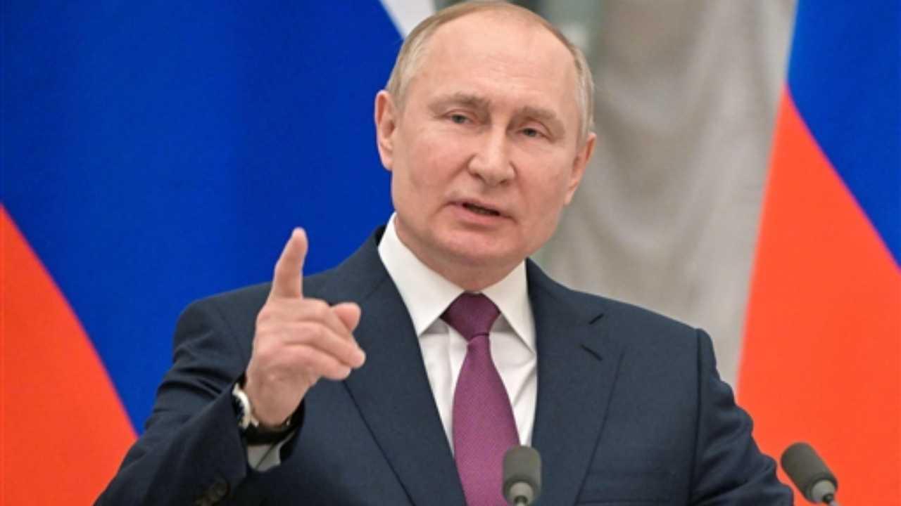 Ukraine crisis: Russian troops cross Crimean bridge on way to permanent deployment after drills