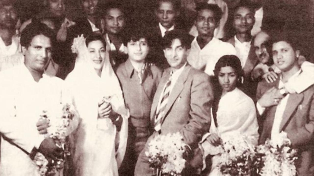 Karisma shares picture of 'legends' Raj Kapoor, Lataji, Nargis in one frame