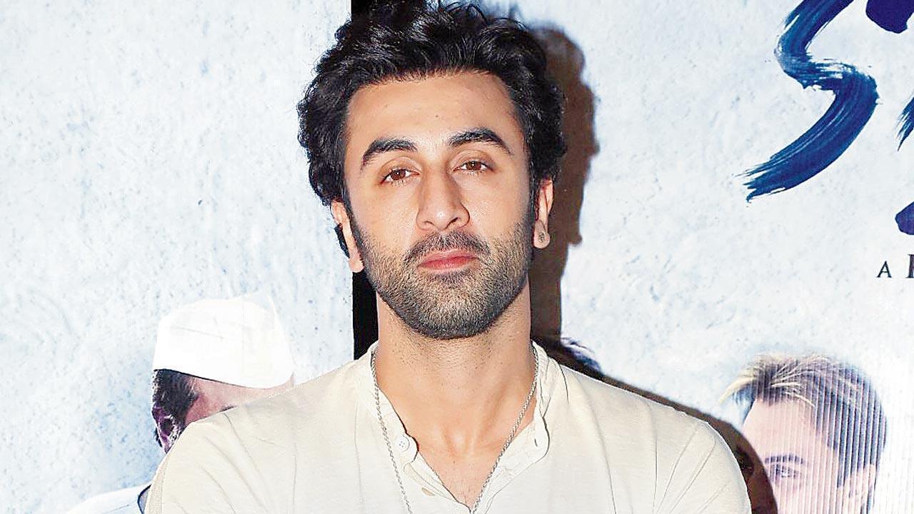 Ranbir Kapoor reacts as a photographer says, 'Shaadi mein milte hain'