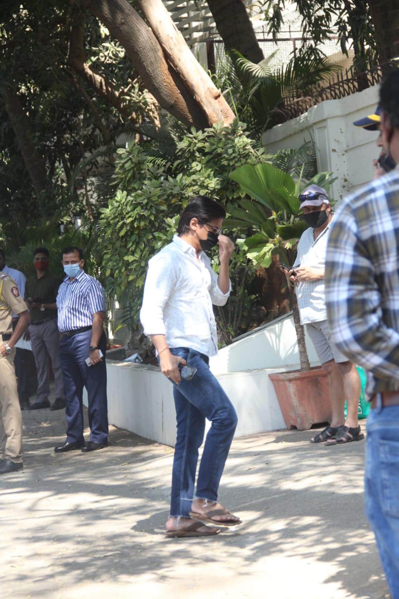 Shaan, the popular Bollywood singer, also arrived at Bappi Da's home to offer condolences.