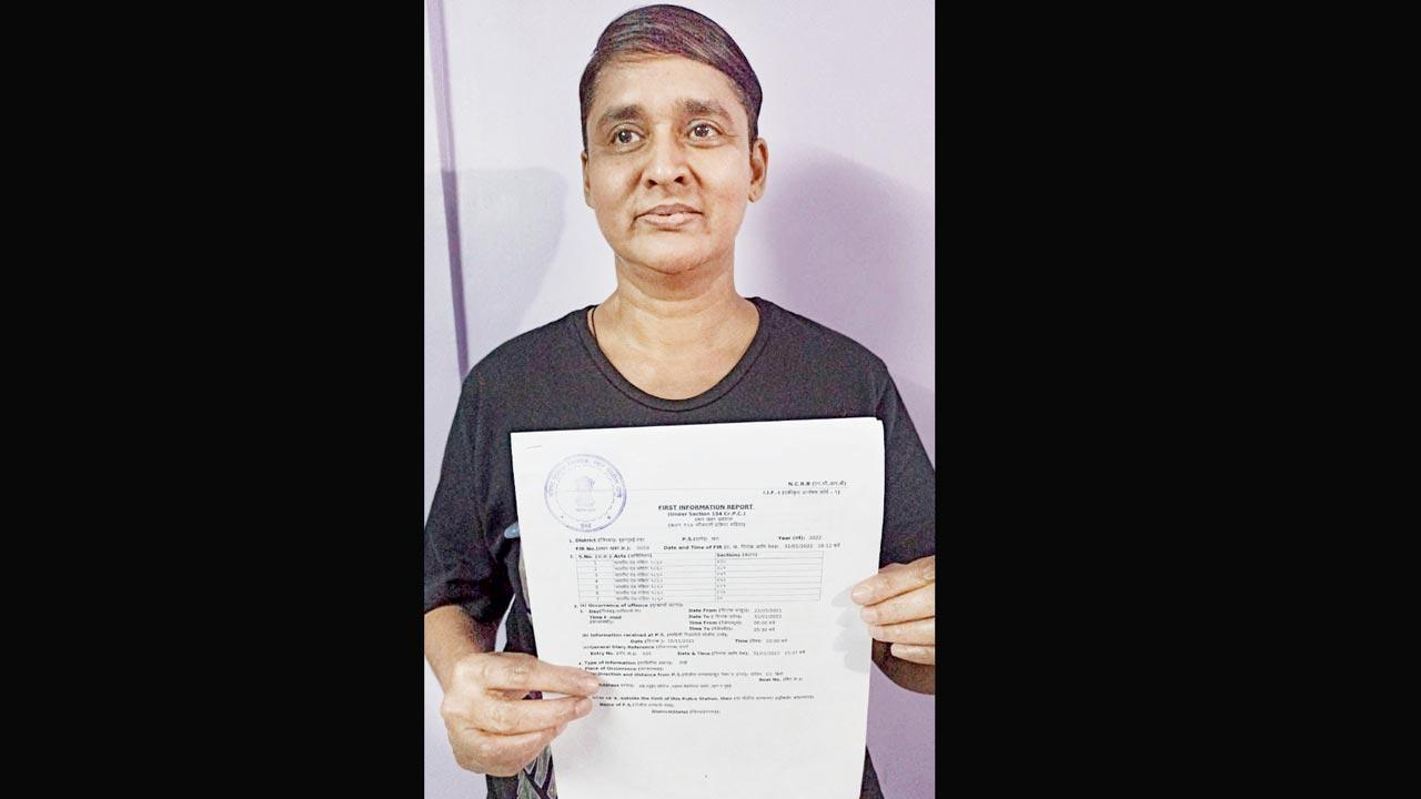 Marietta Fernandes has claimed she was kept hostage at a rented house of Pereira`s accomplice Nilima Deshmukh in Andheri, where she was assaulted and beaten up