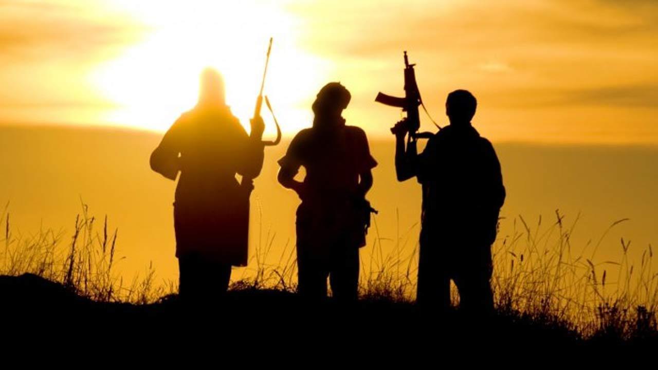 Jammu and Kashmir: 2 soldiers, LeT terrorist killed in encounter at Shopian