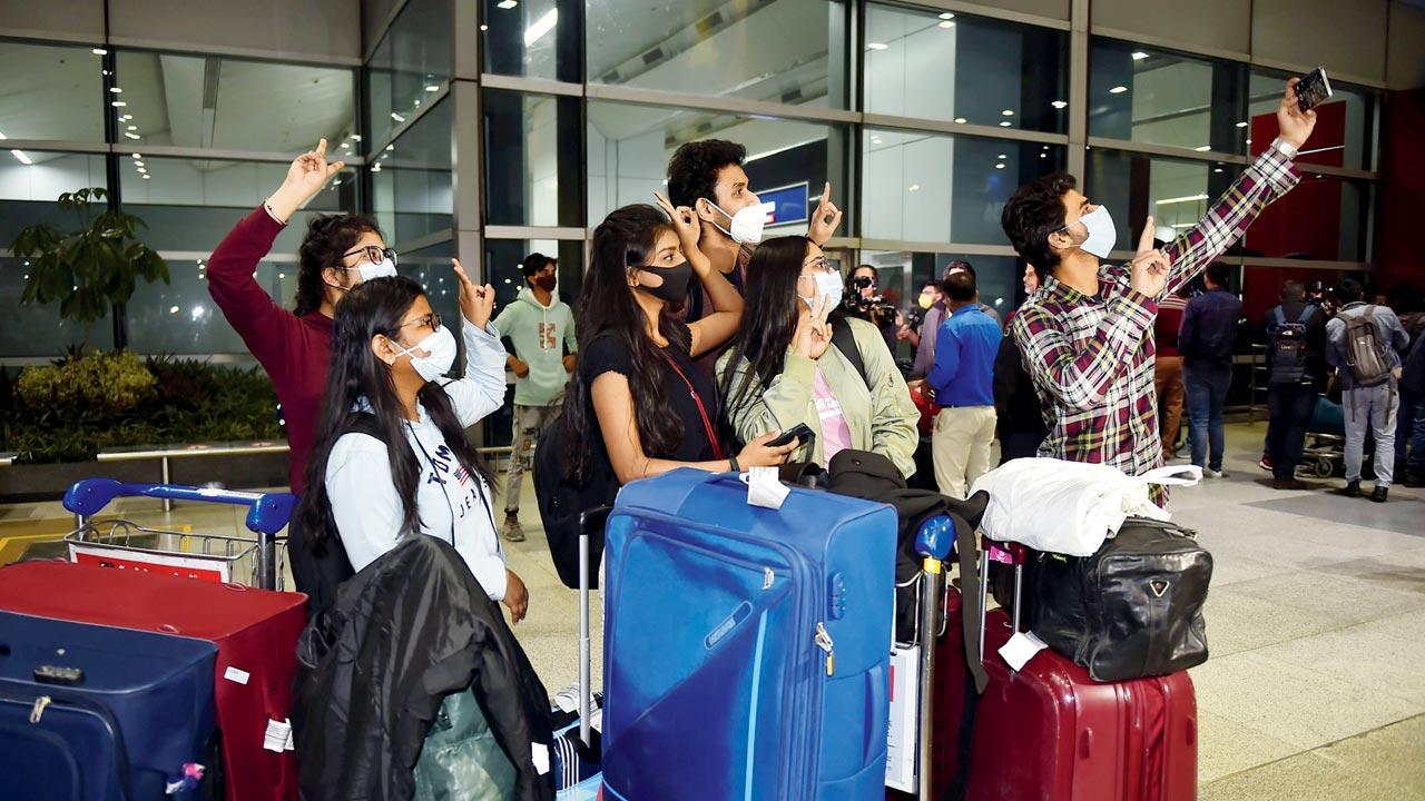 Indians start arriving from crisis-hit Ukraine