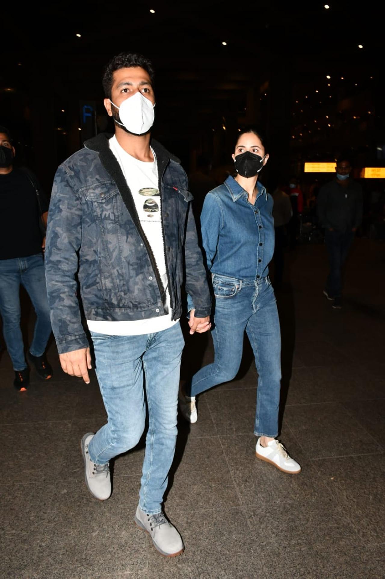 Several pictures and videos have been doing the rounds on the internet, in which Vicky Kaushal and Katrina Kaif can be seen walking hand-in-hand at the Mumbai airport.